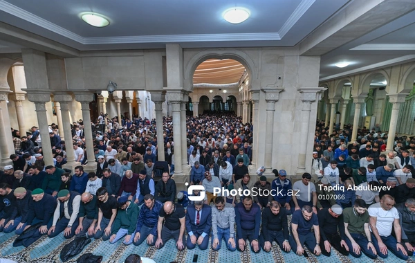 Azərbaycanda Ramazan ayının başa çatması ilə əlaqədar bayram namazı qılınıb