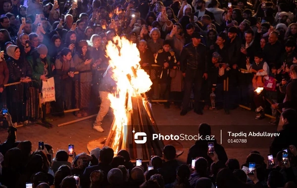 Qədim divarlar arasında bayram ruhu - İçərişəhərdə möhtəşəm Novruz şənliyi