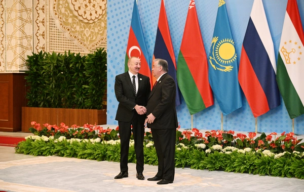 Президент Ильхам Алиев прибыл во Дворец наций в Душанбе для участия в заседании Совета глав государств СНГ