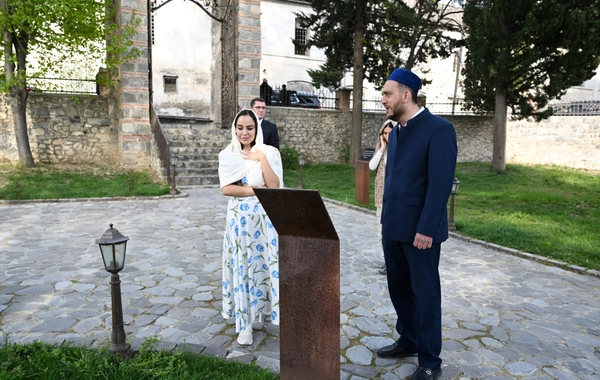 Leyla Əliyeva və Arzu Əliyeva Şəkidə Xan məscidini ziyarət ediblər