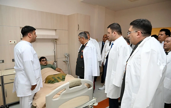 Zakir Həsənov Baş Klinik Hospitalı ziyarət edib