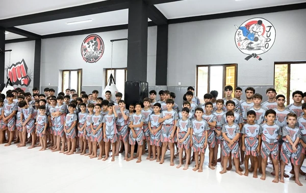 Fərid Qayıbov yeni idman zalının açılışında iştirak edib