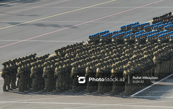 Bakıdakı hərbi paraddan maraqlı FOTOLAR