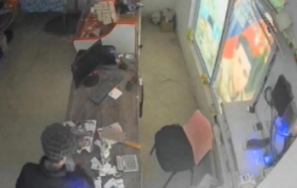 2 minlik siqareti belə oğurladı - ANBAAN VİDEO