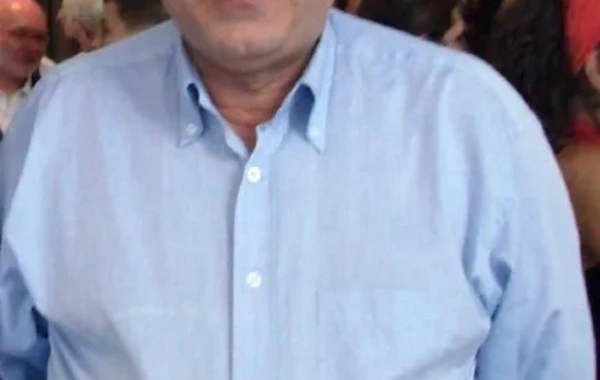 76 yaşlı aktyorun evində beyninə qan sızdı - Vəziyyəti ağırdır