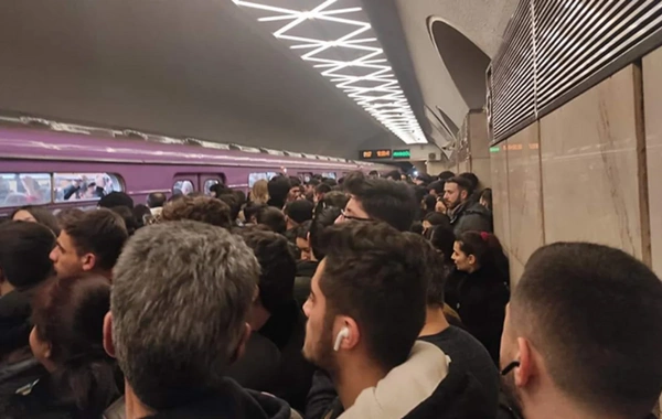 Bakı metrosunda pik saatlarda YENƏ PROBLEM: Qatarda nasazlıq yarandı, interval xeyli artdı