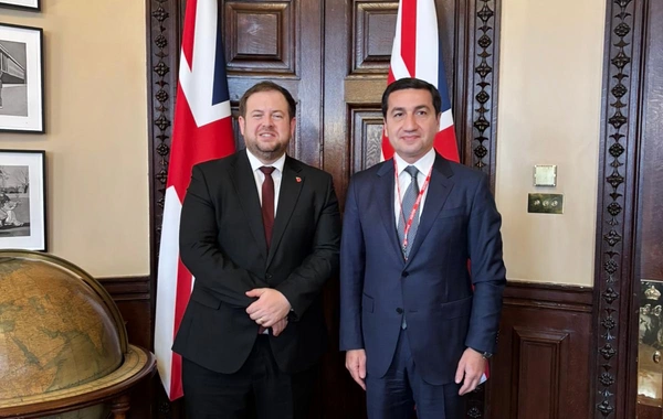 Hikmət Hacıyev Böyük Britaniyanın dövlət naziri ilə görüşüb