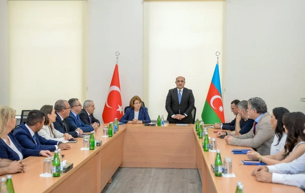 Türkiyə-Azərbaycan Universitetinin ilk rektoru kollektivə təqdim olunub