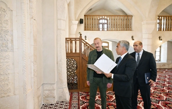 Prezidentin köməkçisi Anar Ələkbərov Qiyaslı məscidindən paylaşım edb