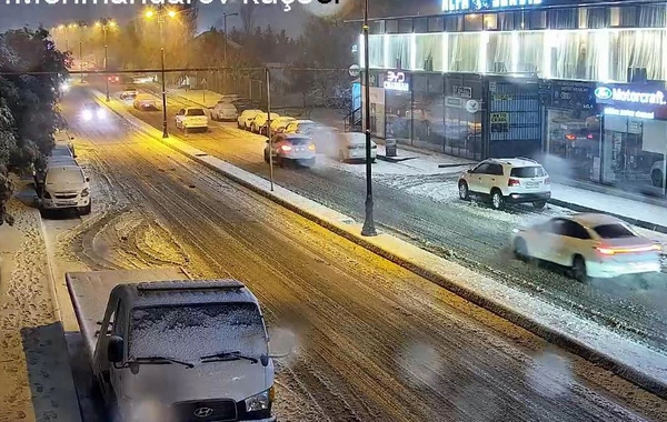 Bakıya yağan qar hərəkəti iflic edib