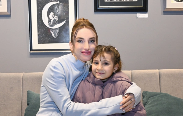 Arzu Əliyeva və Alena Əliyeva "Rənglərdə yaşanan 10 il" mövzusunda keçirilən sərgidə iştirak ediblər