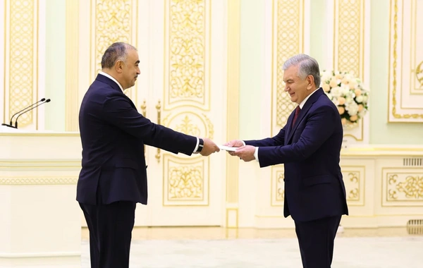 Rəşad Məmmədov etimadnaməsini Şavkat Mirziyoyevə təqdim edib