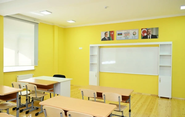 Leyla Əliyeva Yevlaxda məktəb binasının açılışında iştirak edib