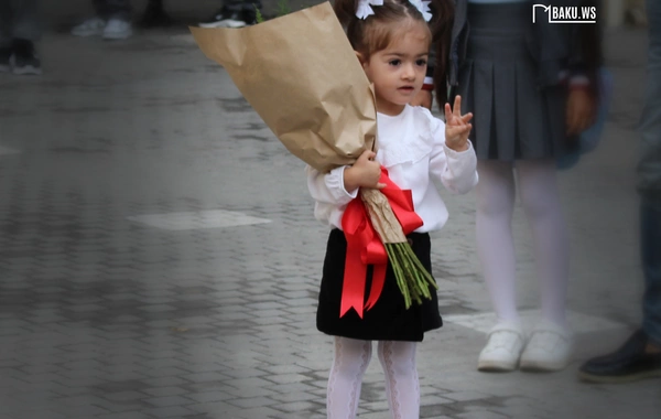 Məktəbin ilk günündən FOTOLAR