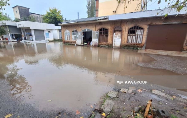 Lənkəranda sel suları həyətyanı sahələrə dolub
