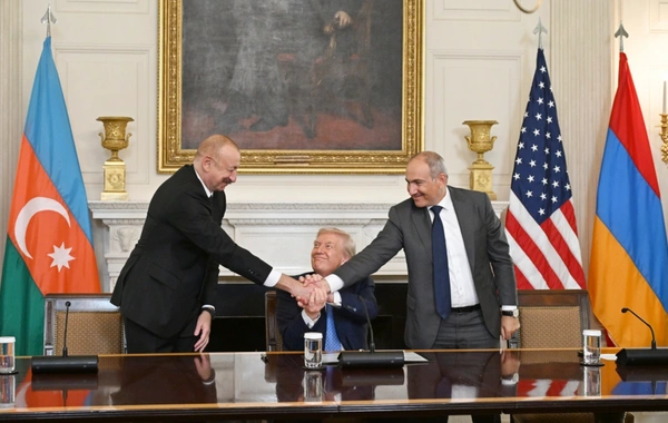 Britaniya mediası Vaşinqtonda Azərbaycan və Ermənistan liderlərinin görüşündən yazıb