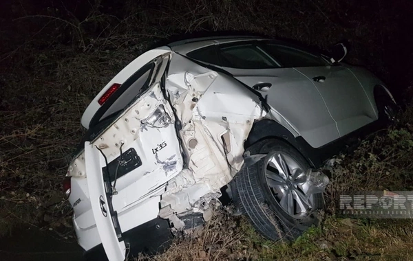 Göyçayda avtomobil elektrik dirəklərini aşırıb, üç kənd işıqsız qalıb