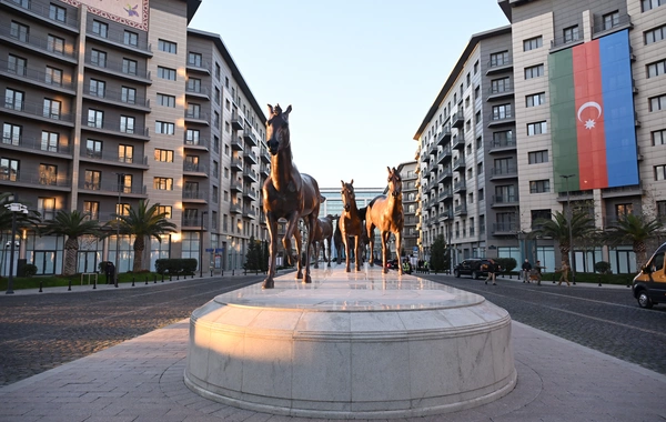 Президент Ильхам Алиев посетил Баку Белый город