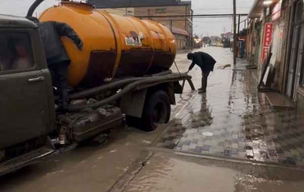 BŞİH: Yağışa görə təhlükəli vəziyyətdə olan bəzi yaşayış məkanlarının sakinləri müvəqqəti hotellərə yerləşdirilib