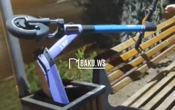 Bakıda skuteri zibil qutusuna atdılar