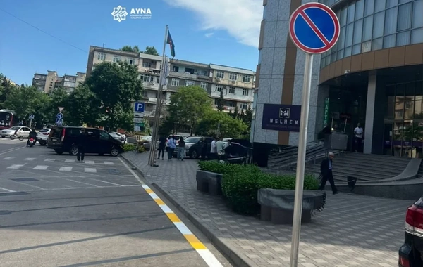 Bakıda xəstəxanaların qarşısında yeni minib-düşmə zolaqları yaradıldı