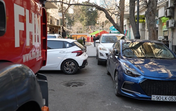 "Fəvvarələr meydanı"nda TƏLİM - Yanğınsöndürən maşınlar sərbəst hərəkət edə bilmədi