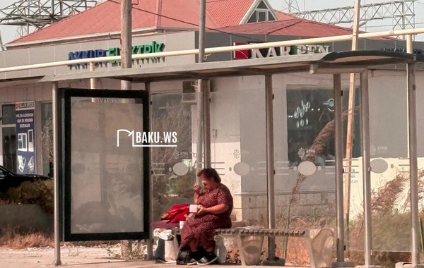 Bakıda yaşlı qadın 6 aydır dayanacaqda yaşayır