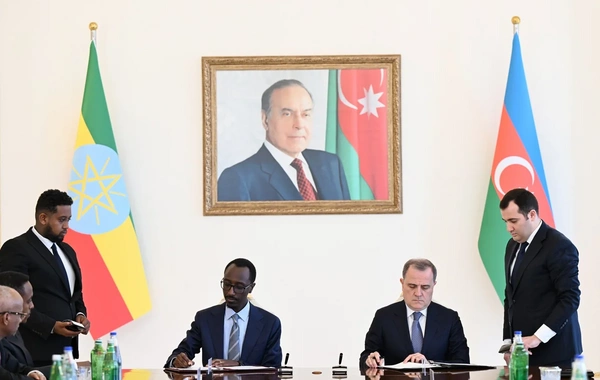 İlham Əliyevin Efiopiyanın Baş naziri ilə geniş tərkibdə görüşü olub və iki ölkə arasında bir sıra sənədlər imzalanıb