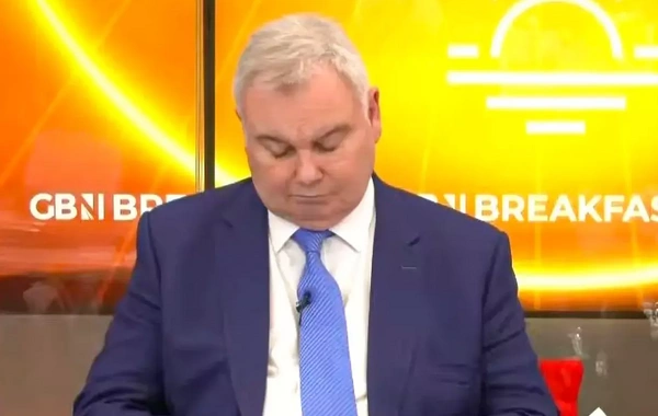 Məşhur teleaparıcı canlı yayım zamanı yuxulayıb