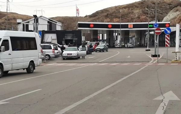 Azərbaycandan Gürcüstana qiymətli metal keçirmək istədi - Qırmızı körpüdə saxlanıldılar