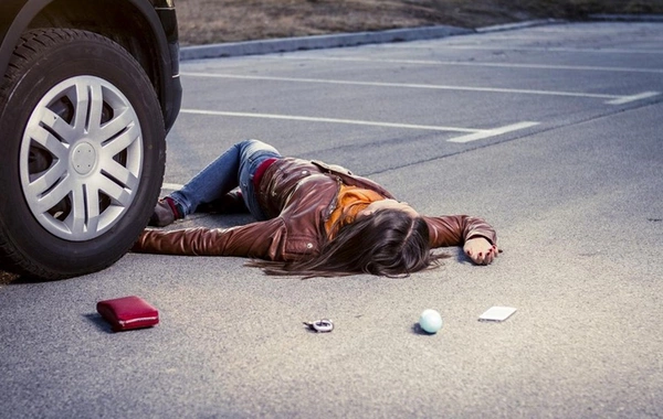 Sürücülük vəsiqəsi olmadan maşın sürdü, qadını vurub öldürdü