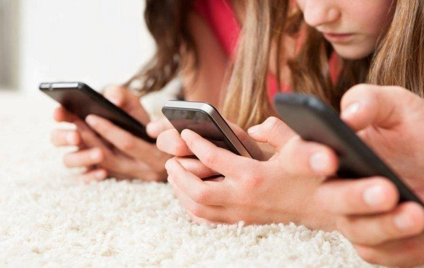 Sosial şəbəkələrdə yaş məhdudiyyəti tələbinin pozulmasına görə cərimələr müəyyənləşib