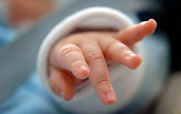 Şəkidə 1 yaşlı körpə qəfil öldü