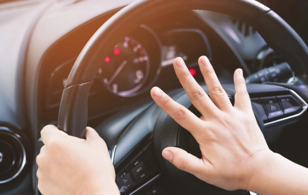 В Баку опасная дорога угрожает жизни водителей и мучает местных жителей