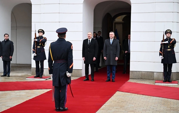 Bratislavada İlham Əliyevin rəsmi qarşılanma mərasimi olub