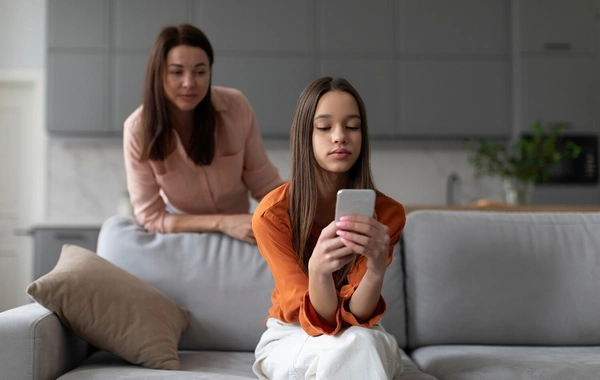 Названо допустимое для дошкольников количество времени, проводимого за телефоном