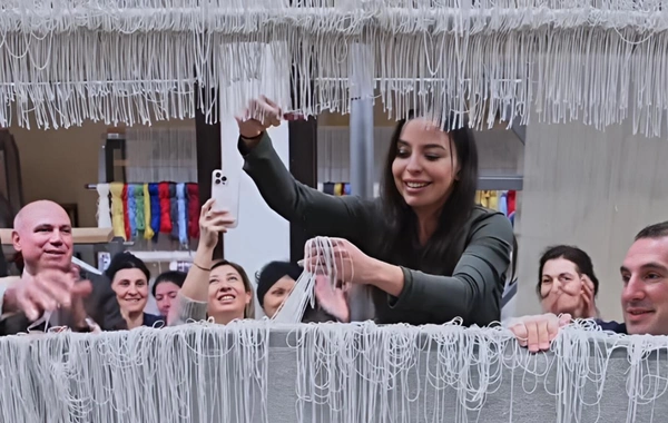 Şuşa məscidi üçün hazırlanan ən böyük dairəvi əl xalçasının kəsim mərasimindən görüntülər