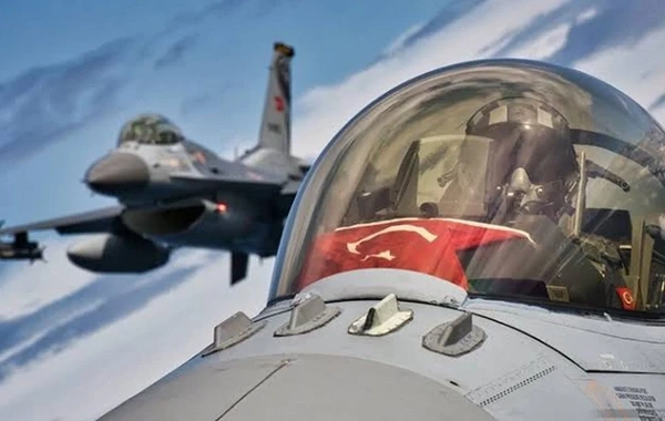 Türkiyənin 5 F-16 qırıcısı NATO missiyasına başladı
