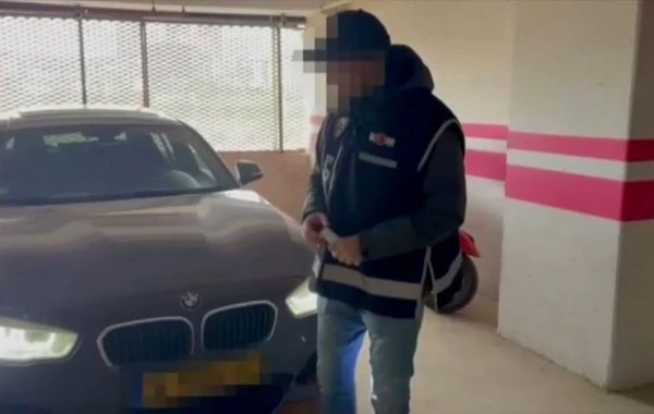 İstanbul Polis İdarəsinin qarşısında LÜKS AVTOMOBİL KOLLEKSİYASI