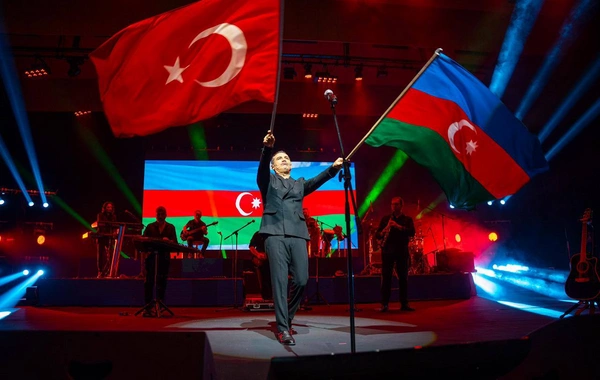 Ferhat Göçerin möhtəşəm Bakı konsertindən GÖRÜNTÜLƏR