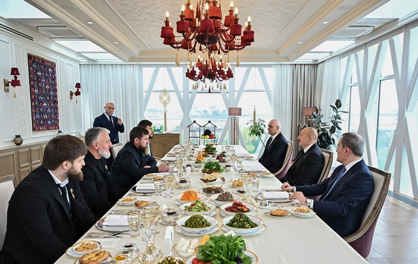 Prezident İlham Əliyev və Rusiyanın Çeçenistan Respublikasının başçısı birgə nahar ediblər
