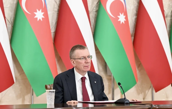 Edqars Rinkeviçs Heydər Əliyev Mərkəzini ziyarət edib