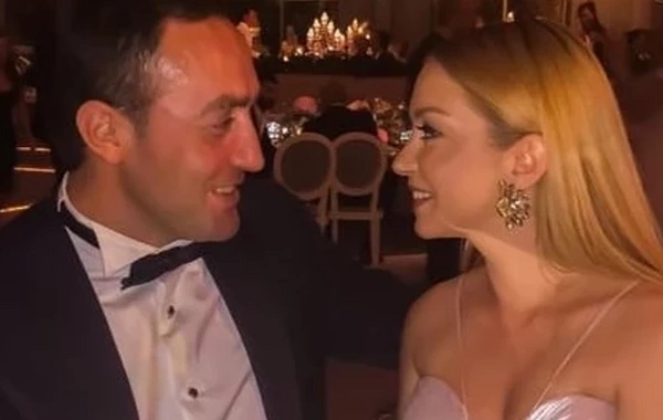 Müğənni pilot həyat yoldaşı ilə təyyarədə tanış olub