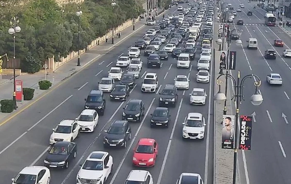 Bakıda 17 istiqamətdə tıxac yaranıb