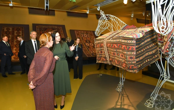 Litvanın Baş naziri Milli Xalça Muzeyini ziyarət edib