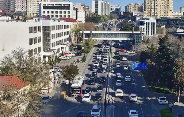 Bakıda bu yollarda nəqliyyatın sıxlığı yaranıb