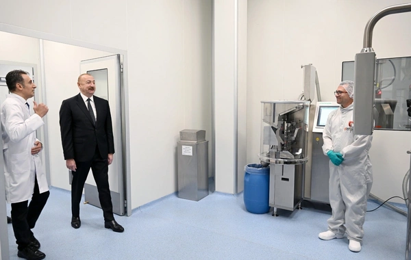 İlham Əliyev dərman preparatları istehsalı müəssisəsinin açılışında iştirak edib