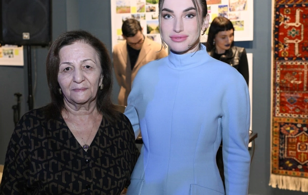 Arzu Əliyeva və Alena Əliyeva "Rənglərdə yaşanan 10 il" mövzusunda keçirilən sərgidə iştirak ediblər