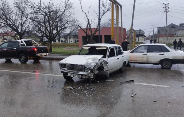 Xaçmazda üç avtomobil toqquşub, xəsarət alan var
