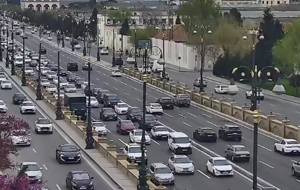 Bakının bir sıra yollarında tıxac yaranıb